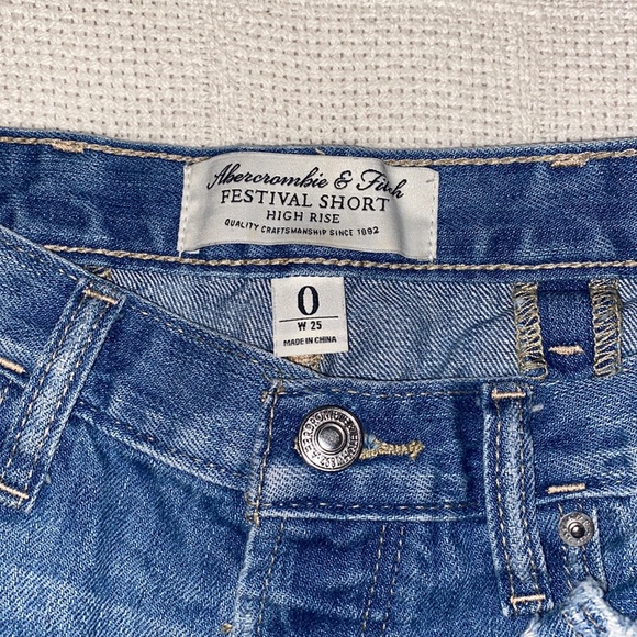 W25/Size 0 Abercrombie & Fitch festival high rise shorts - Picture 3 of 5